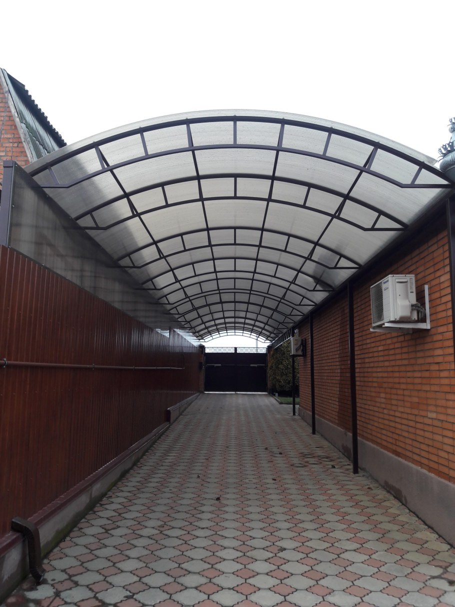 Арочный навес из поликарбоната