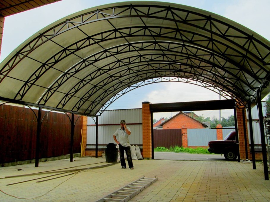 Арочный навес из поликарбоната