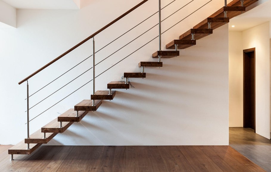 Лестница на больцах с косоуром