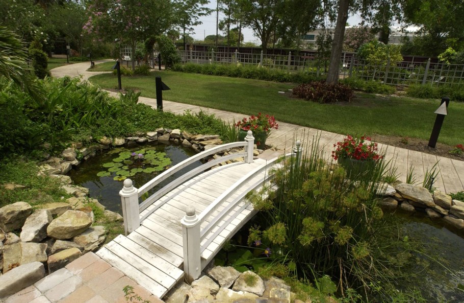 Клод Моне мостик в саду