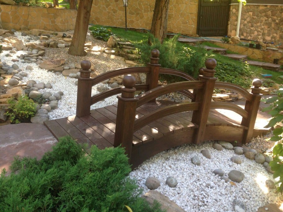 Декоративные мостики на дачном участке