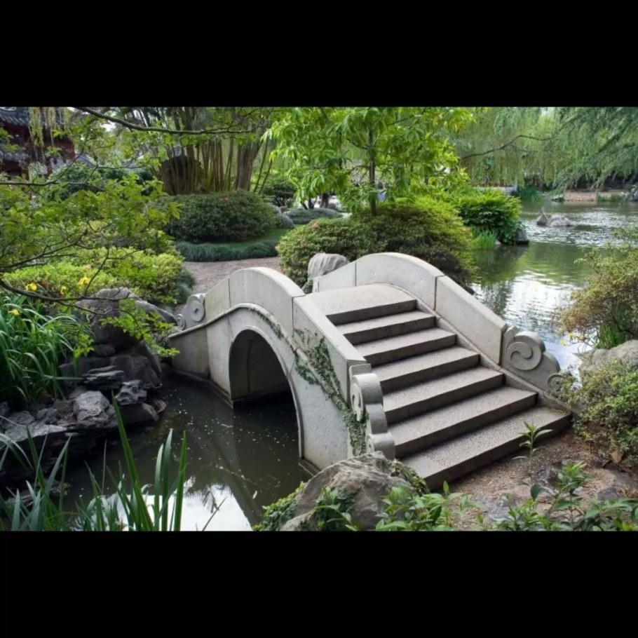 Японский сад мостик каменный