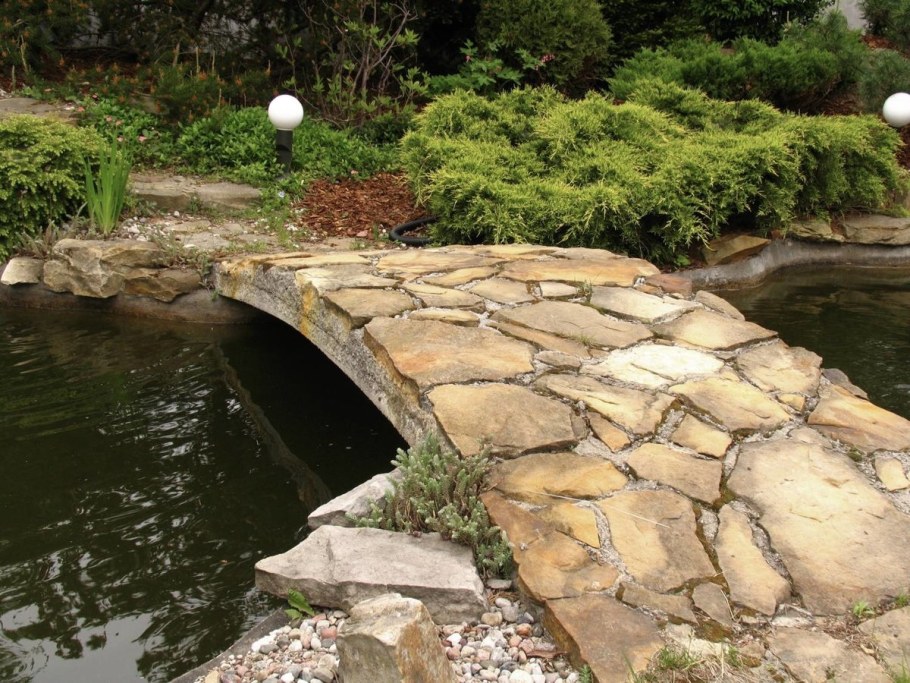 Декоративный водоем на участке