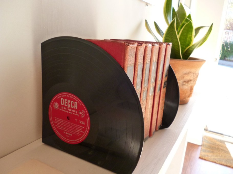 Виниловые пластинки на стене декор