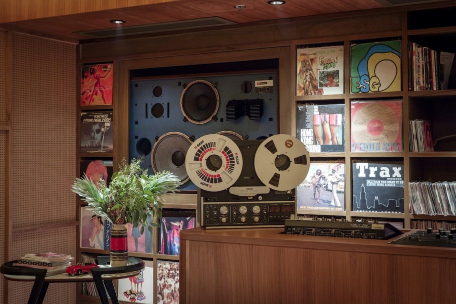 Магазин виниловых пластинок