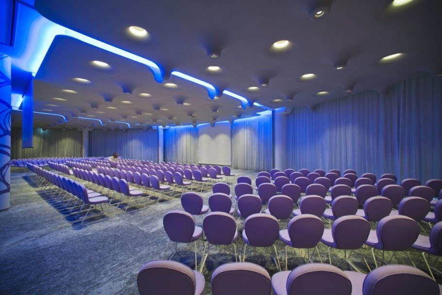 Современные актовые залы