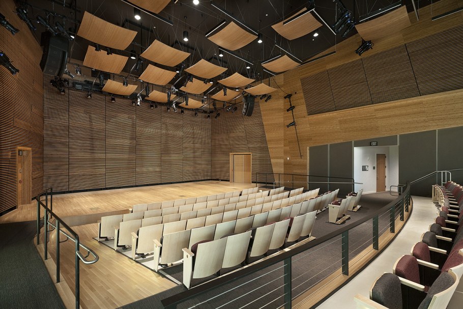 Современный актовый зал