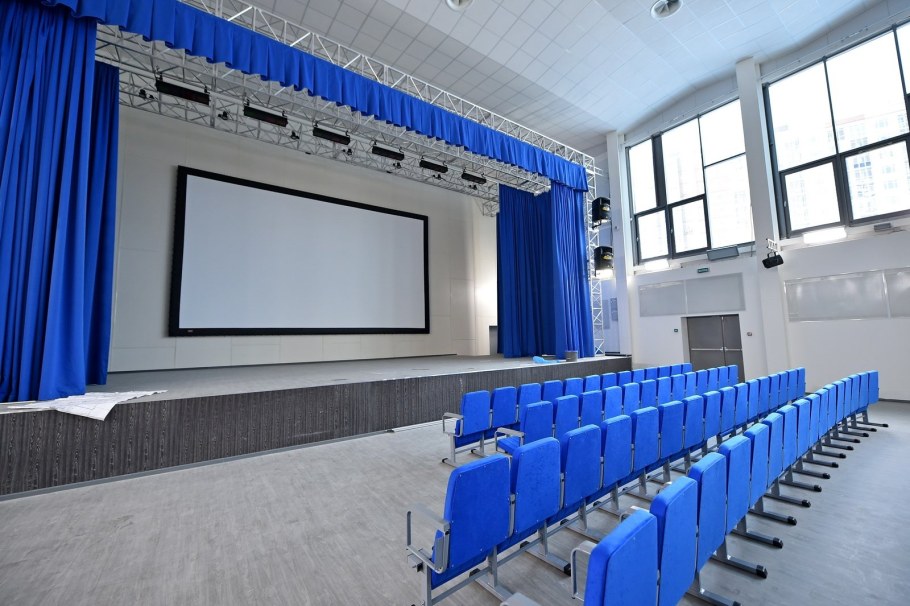 Современный актовый зал