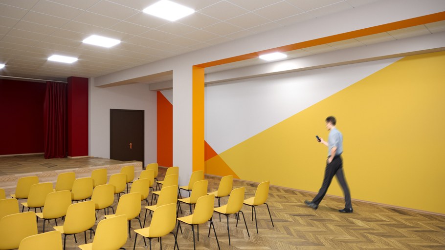 Школьный актовый зал
