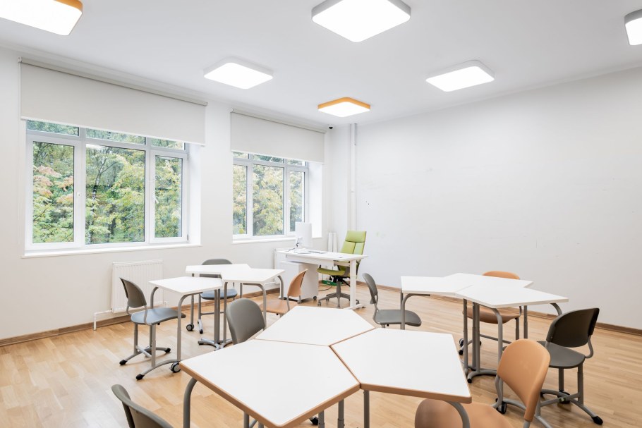 Интерьер коридора в школе