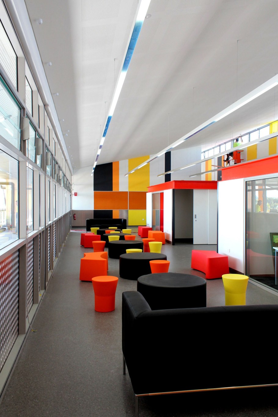 Современный школьный интерьер