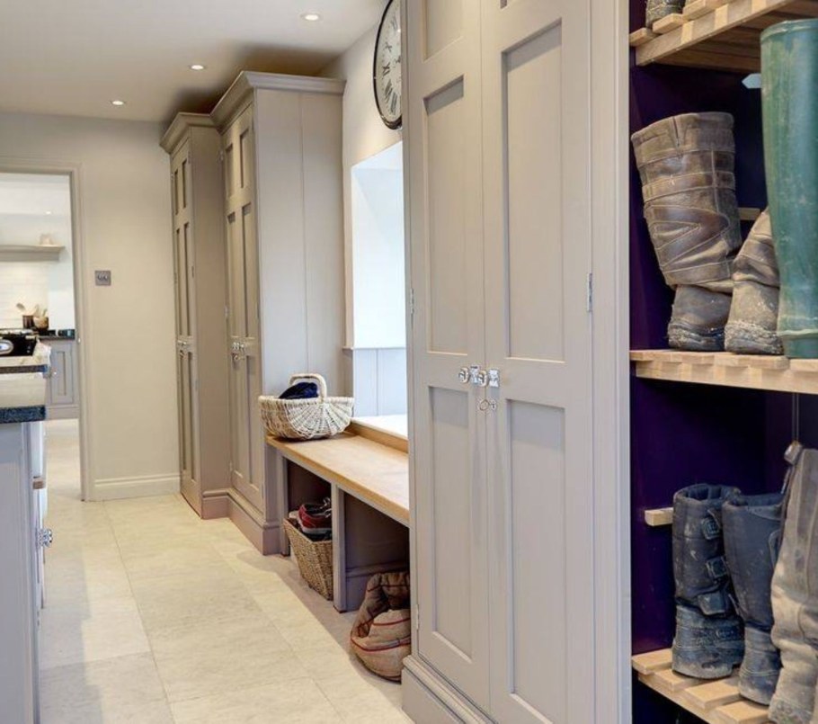 Обустроить прихожую