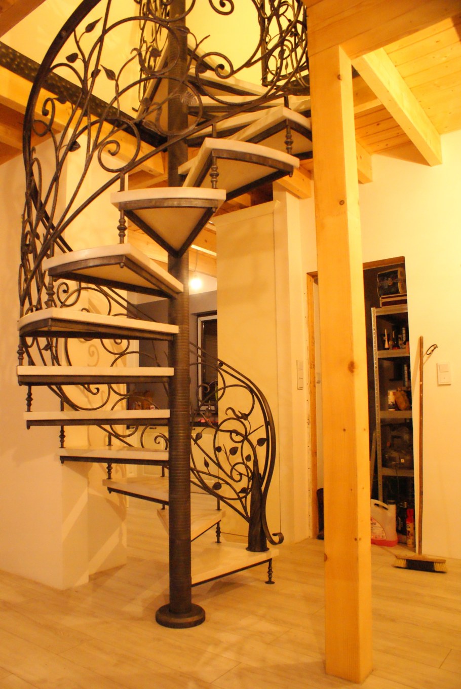 Винтовая лестница ковка