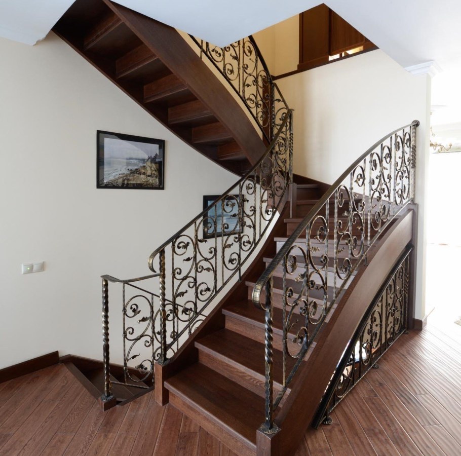 Кованые лестницы в частном доме