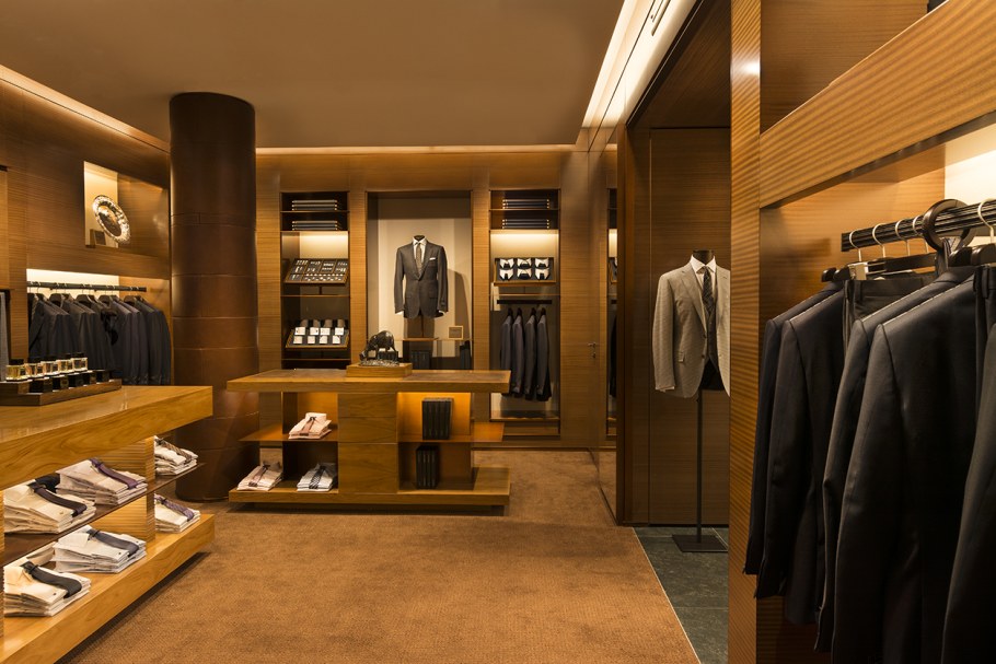 Интерьер магазина мужской одежды