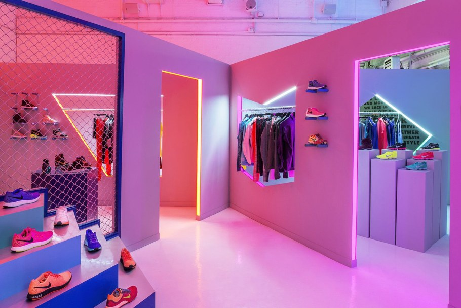 Необычный интерьер магазина одежды