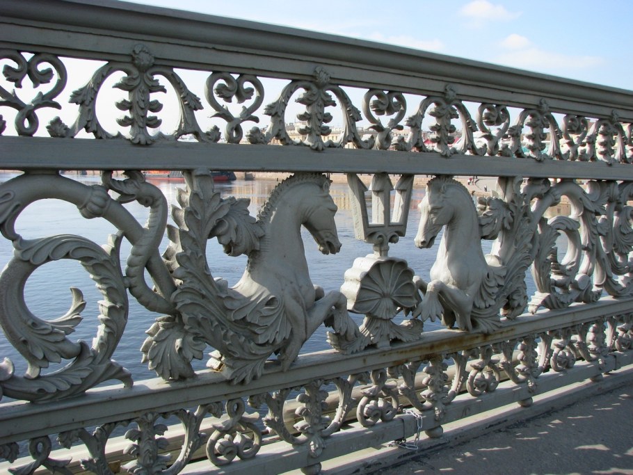 Перила моста лейтенанта Шмидта