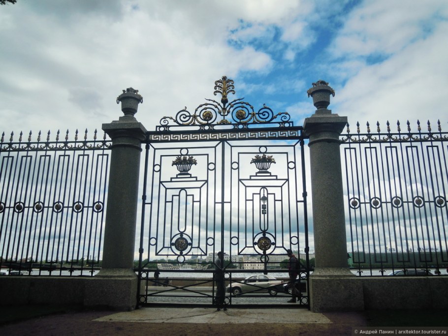 Ограда летнего сада в Санкт-Петербурге