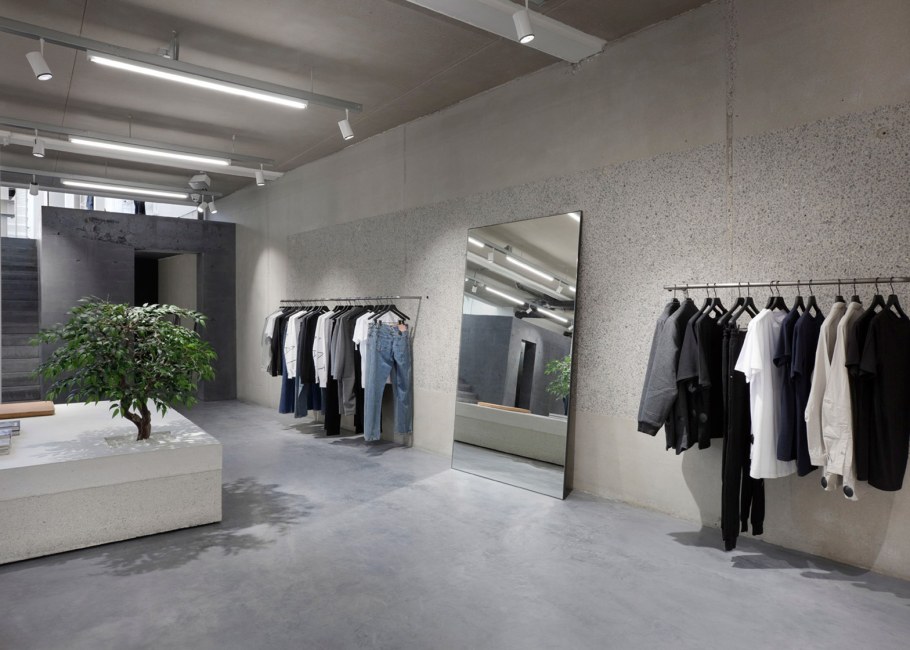 Интерьер магазина мужской одежды