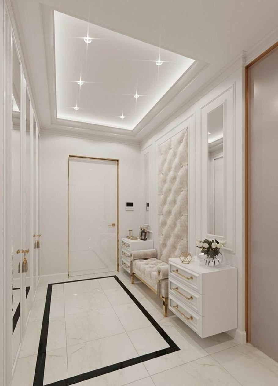 Прихожая в светлых тонах