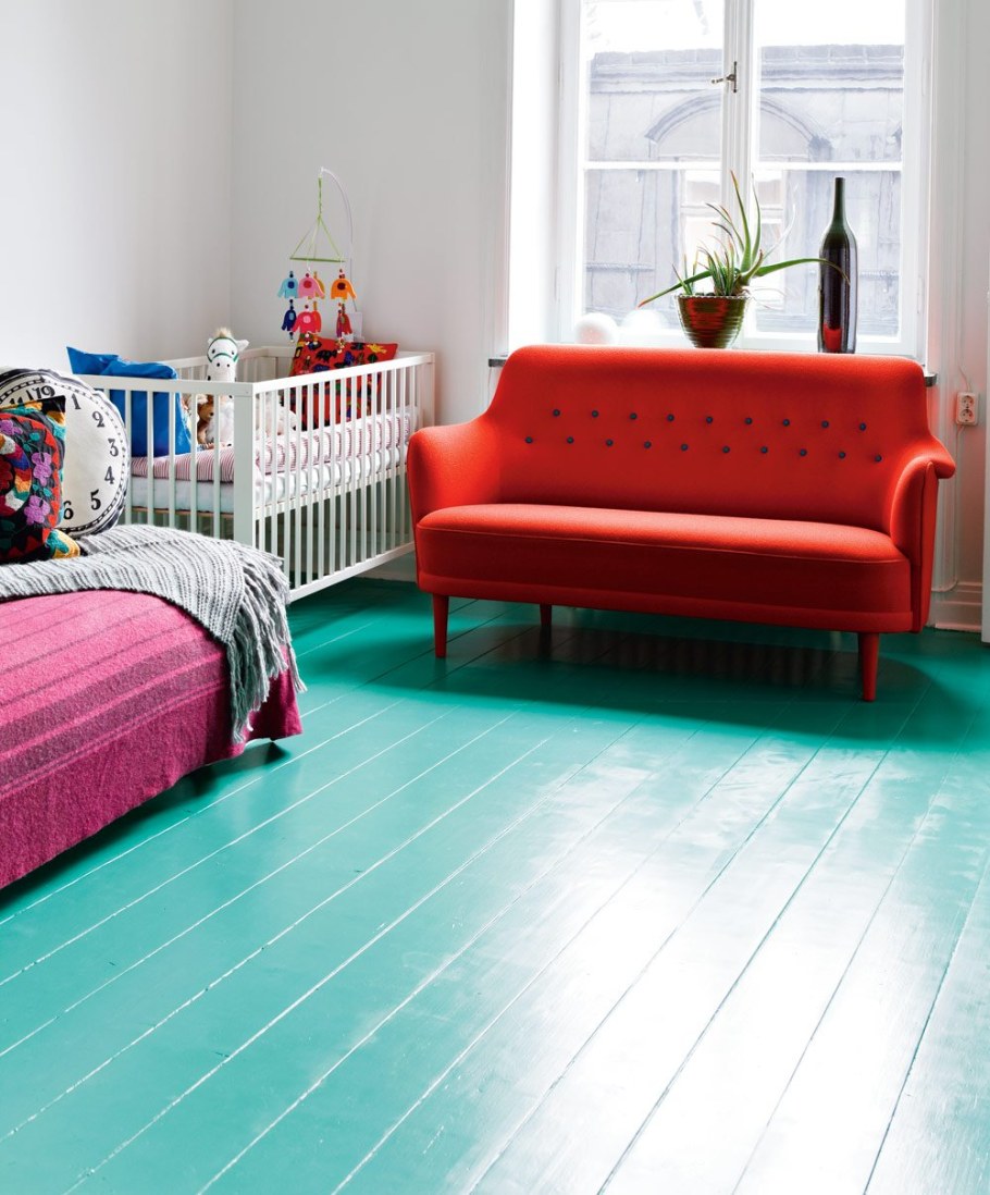 Покрасить пол деревянный