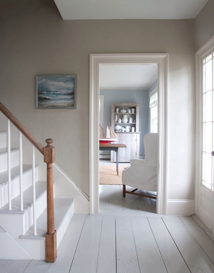 Серый крашеный деревянный пол