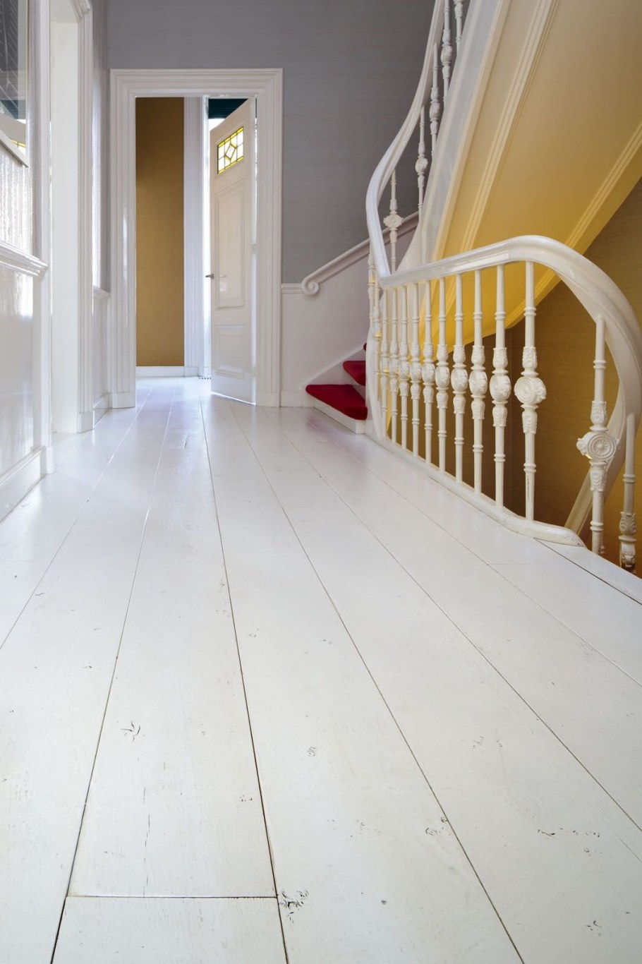 Крашеный деревянный пол