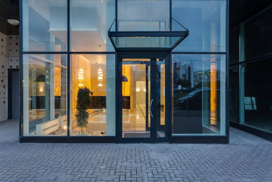 Двери алюминиевые входные ALUTECH