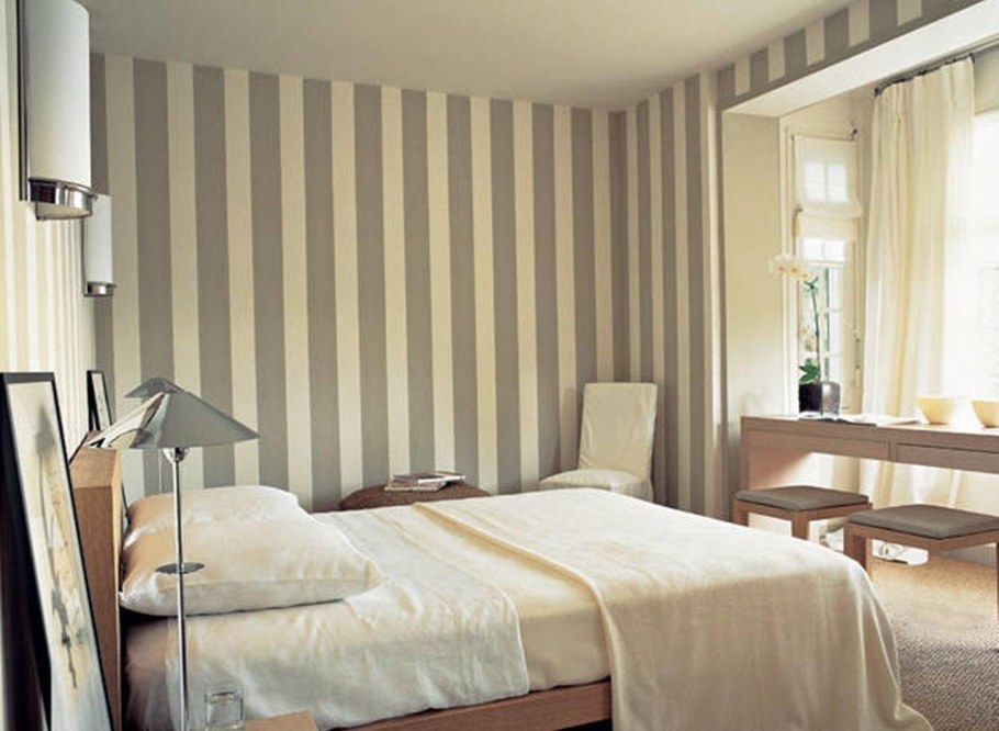 Обои в полоску в интерьере