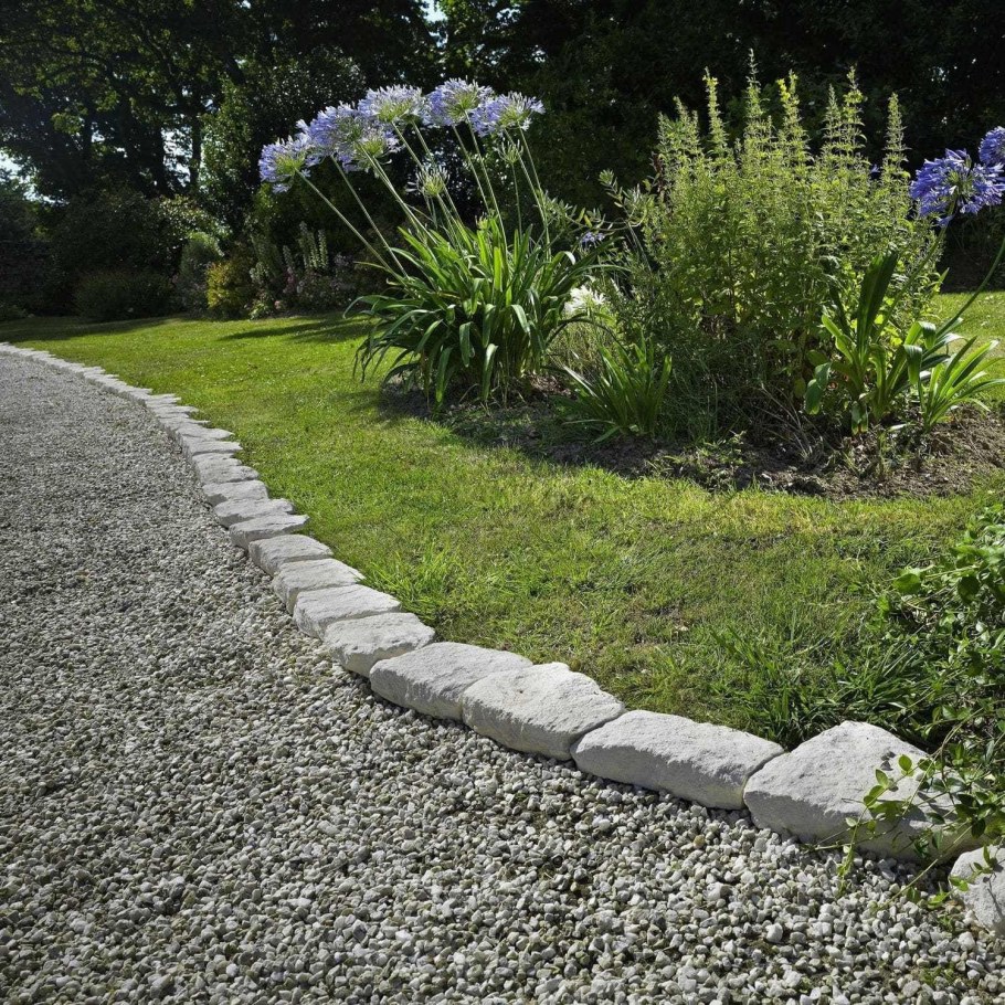 Тропинка из белая щебенки