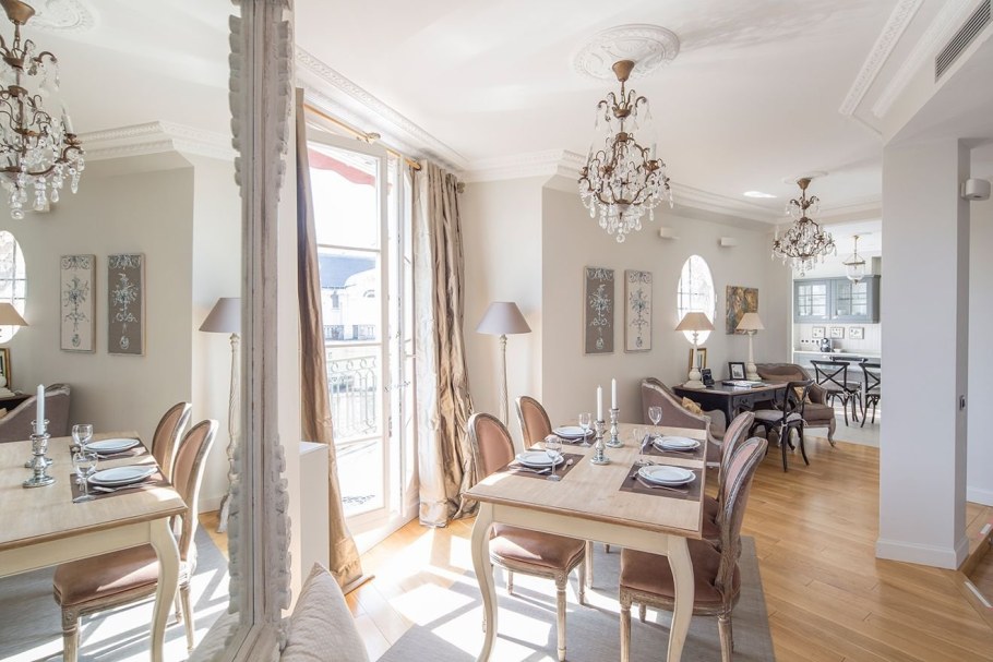 Кухня гостиная во французском стиле