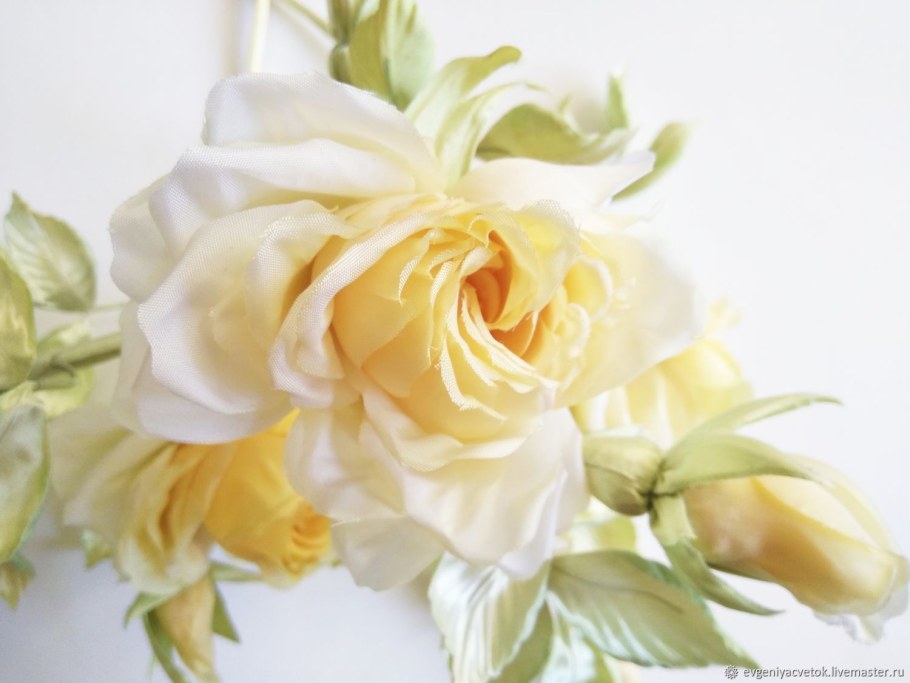 Желтый цветок ванили