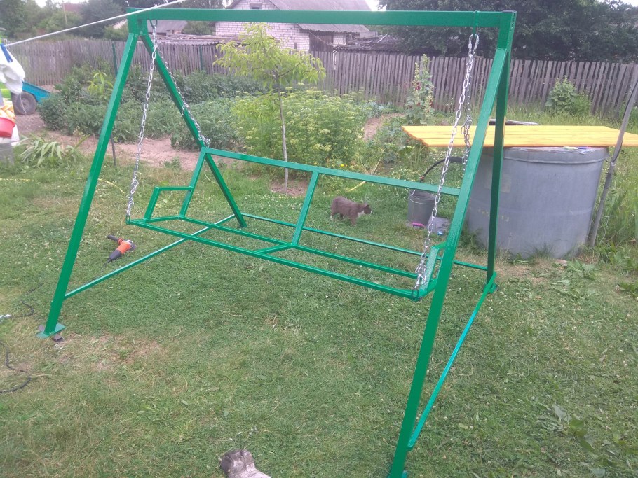 Садовые качели из профильной трубы