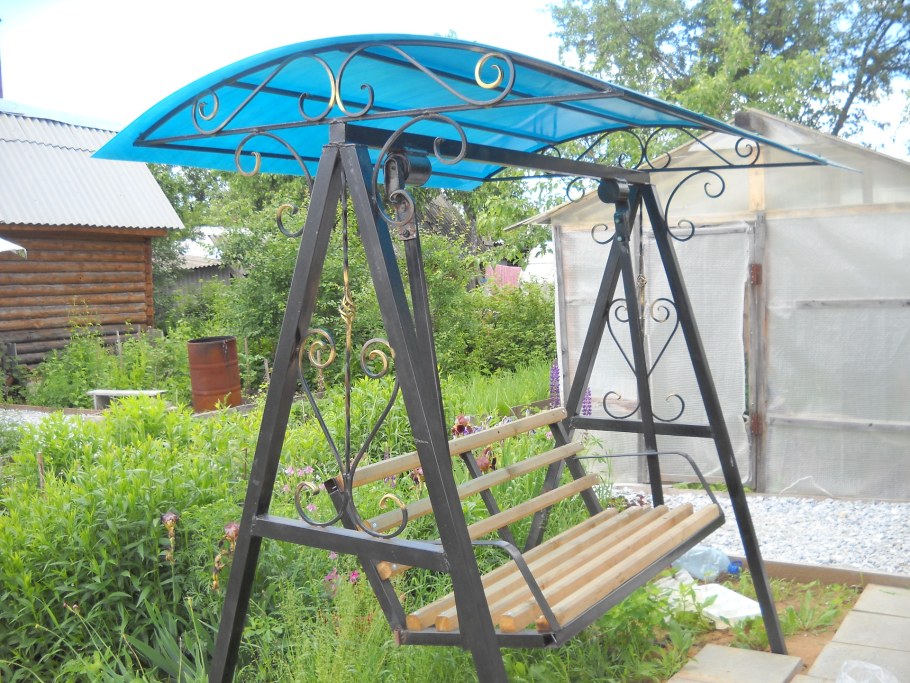 Садовая качеля из металла