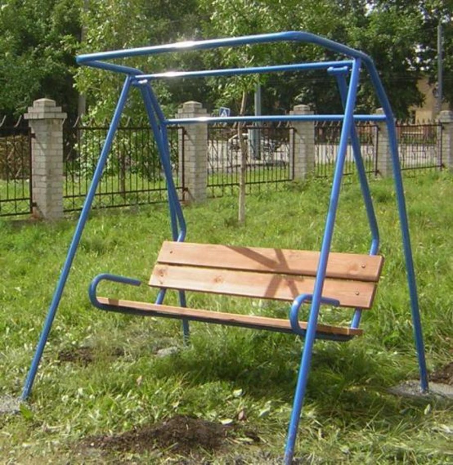 Простые качели для дачи