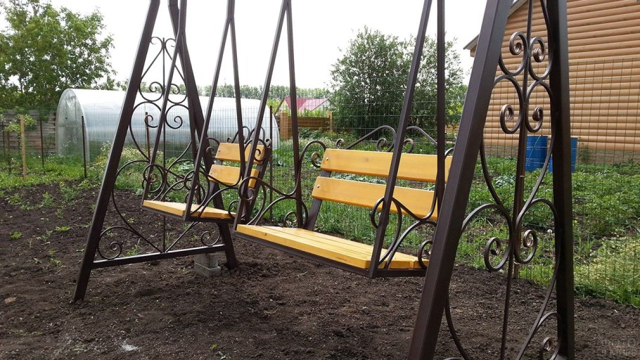 Качели сварные для дачи