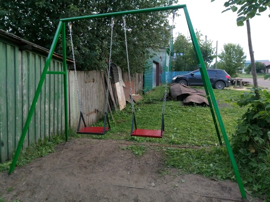 Детская качель из профильной трубы