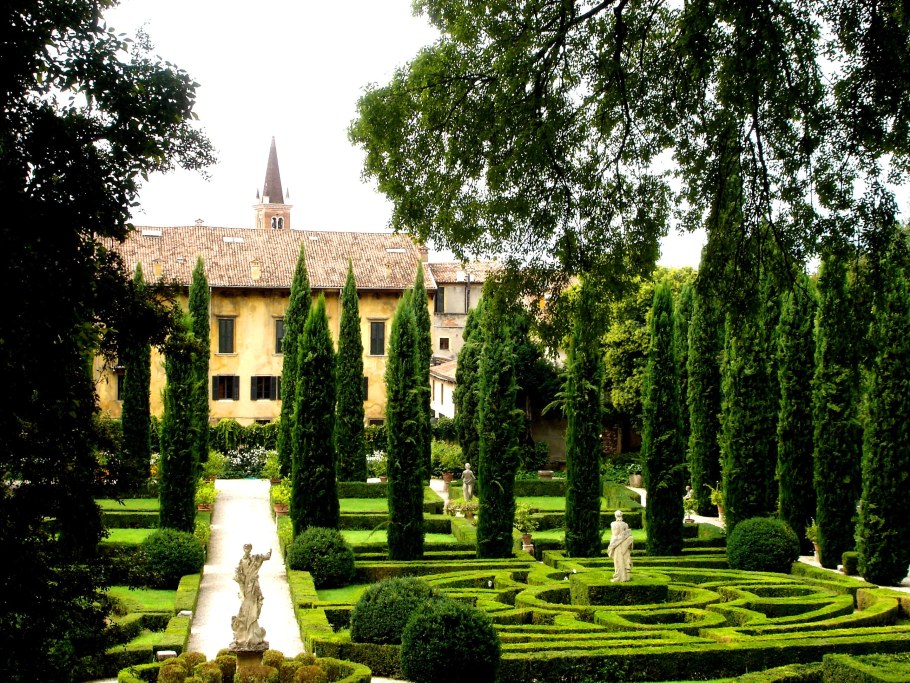 Сады Италии с кипарисами