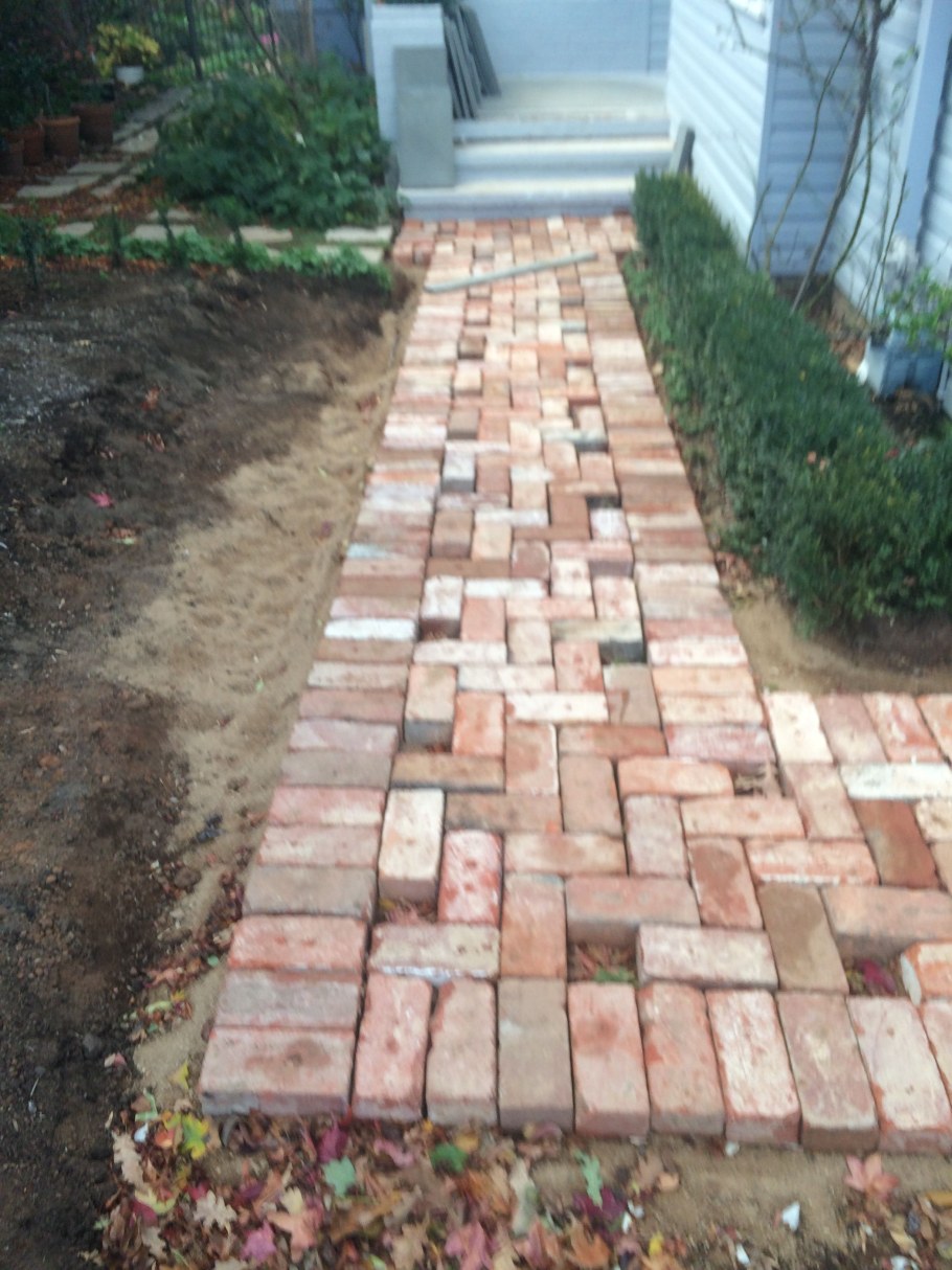 Дорожка из кирпича