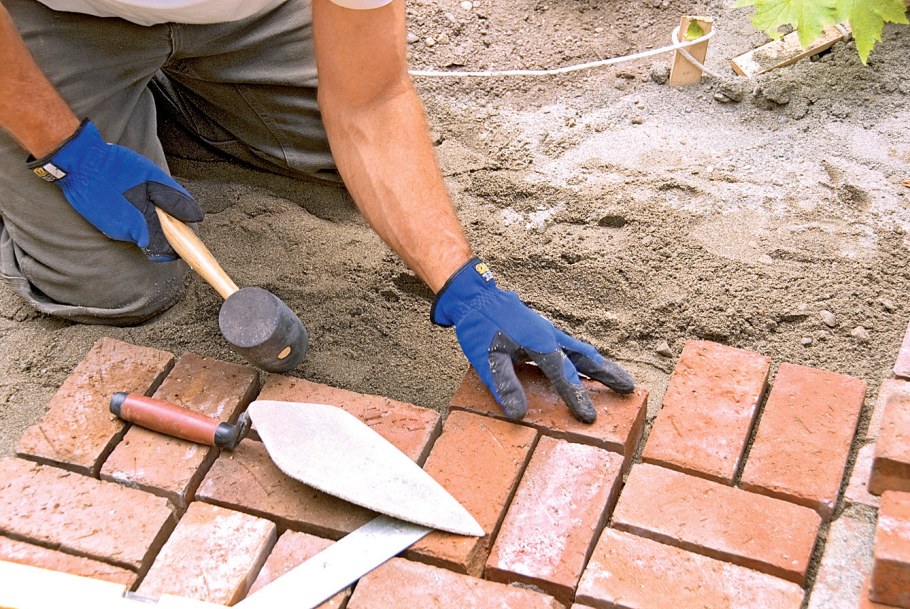Укладка садовой плитки