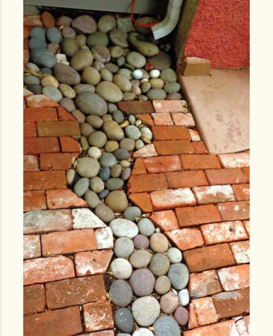 Дорожка из булыжника