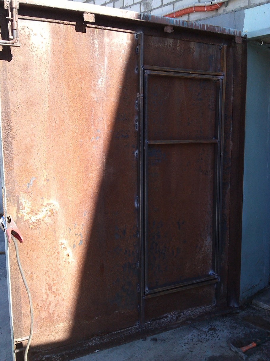 Калитка гаражных ворот