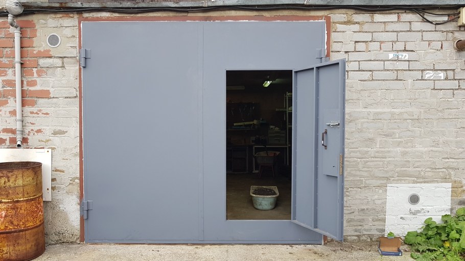 Металлические гаражные ворота 2х2