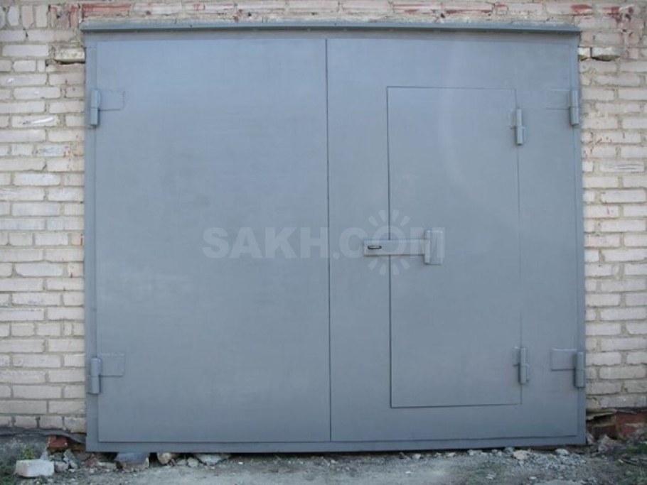 Распашные ворота для гаража