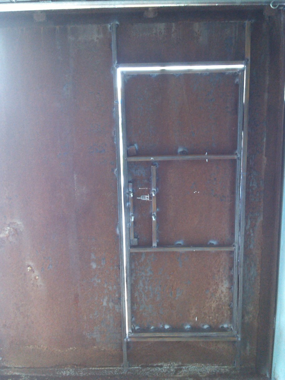 Гаражные ворота с калиткой