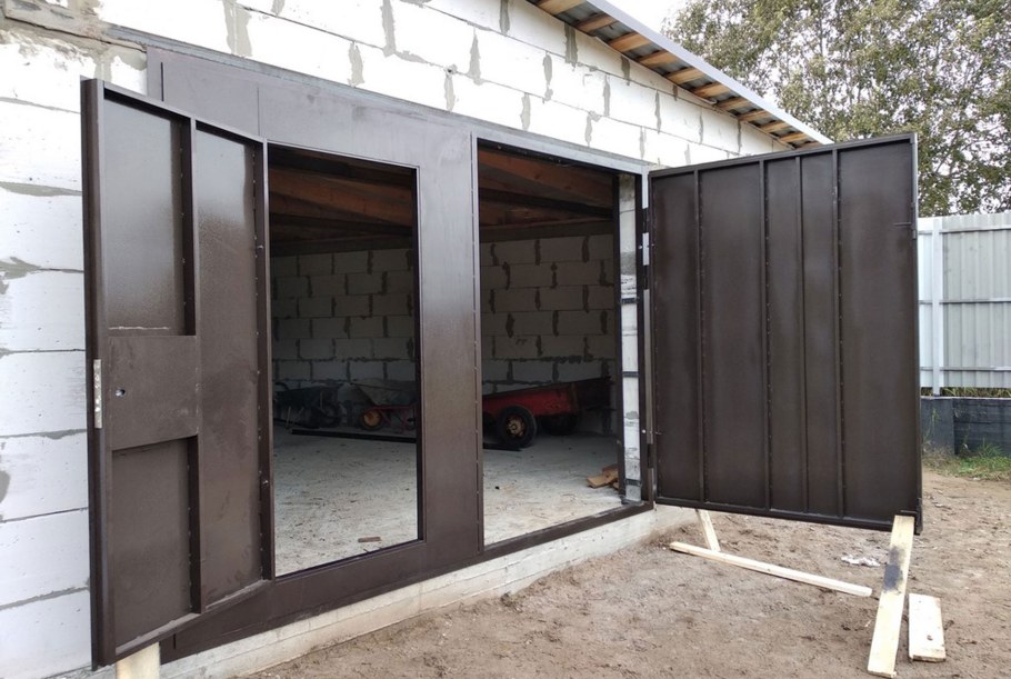 Ворота распашные с калиткой 2000*2200мм