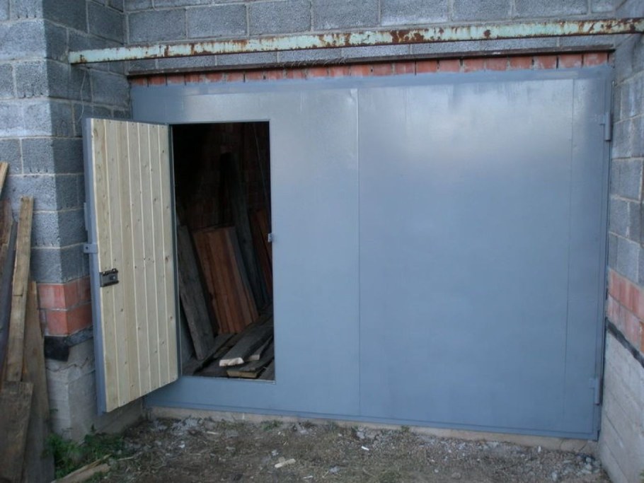 Железные ворота для гаража