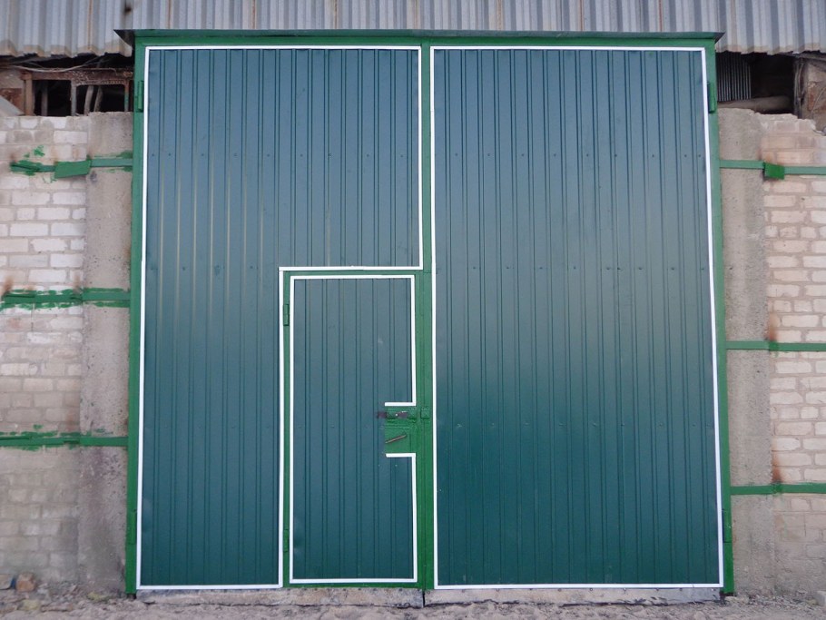 Ворота в гараж из профлиста