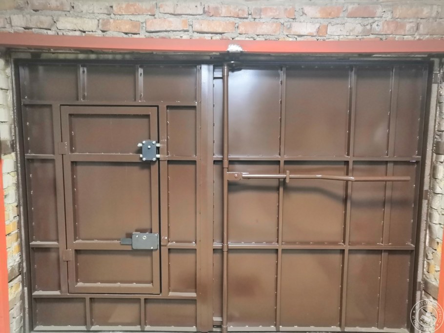 Гаражные распашные ворота Корн 3000