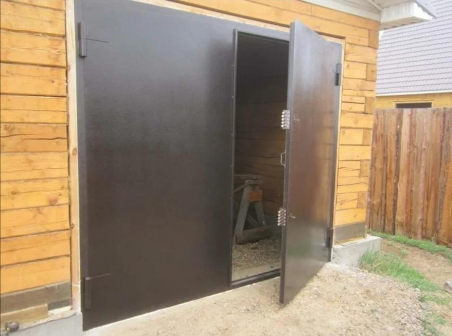 Железные ворота для гаража